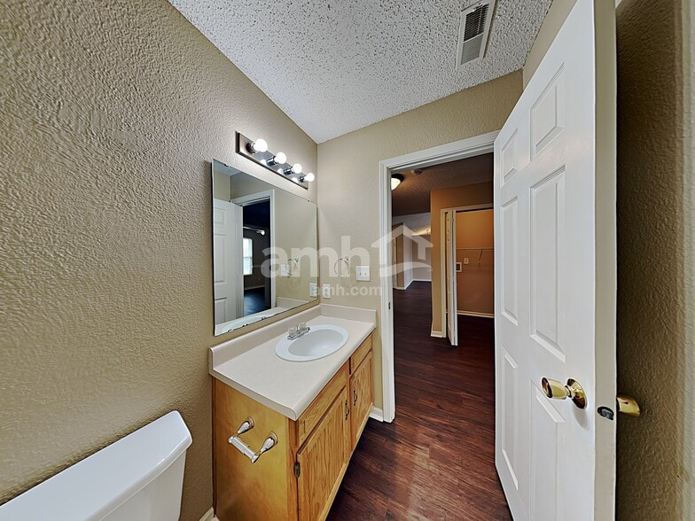 Building Photo - 5606 Wood Hollow Dr
