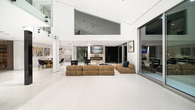 Building Photo - 1623 Viewmont Dr