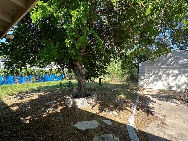 Building Photo - 3 Bedroom 2 Bath House