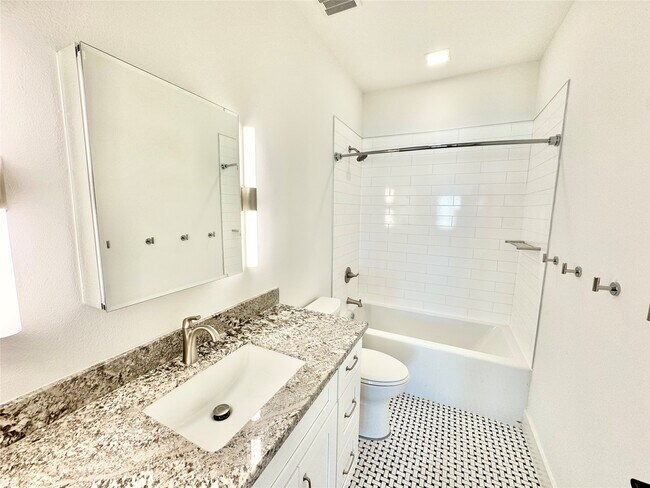 Building Photo - 2102 Mechanic St