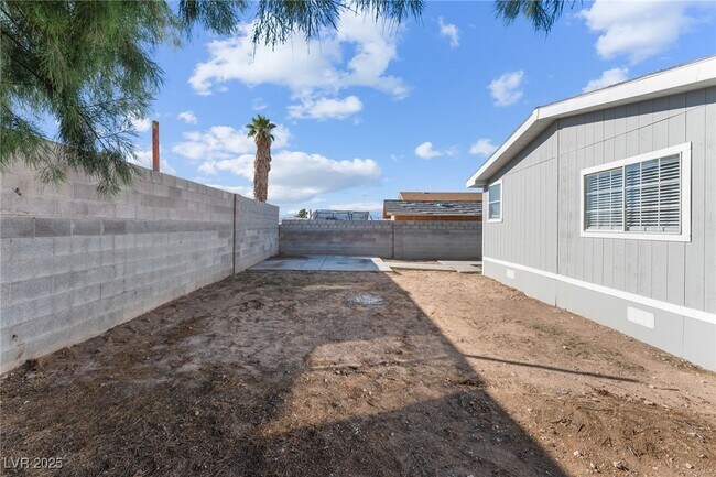 Building Photo - 6155 E Carey Ave