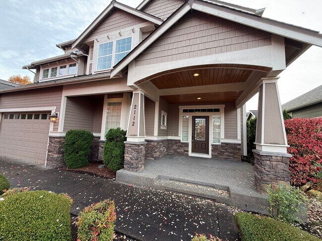 Building Photo - Stunning large 3 bedroom plus bonus rooms ...