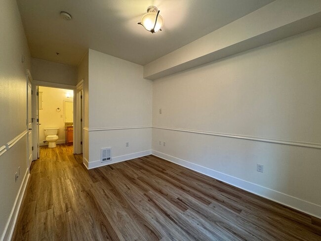 Building Photo - 1 Bed 1 Bath Condo Unit in Downtown Bellingham with Garage Parking