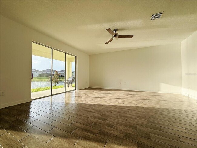 Building Photo - 5001 Center Ct