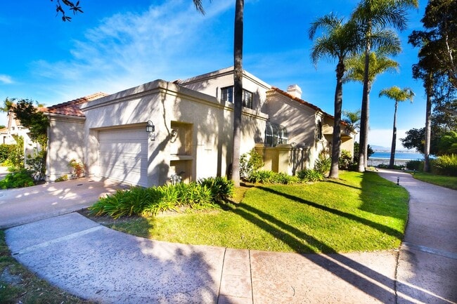 Building Photo - Townhouse with Bay Views!