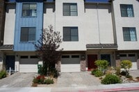 Building Photo - Near UNR/3 Bed Condo