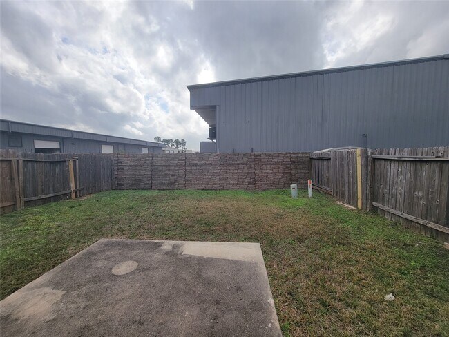 Building Photo - 8935 Windfern Trace Dr