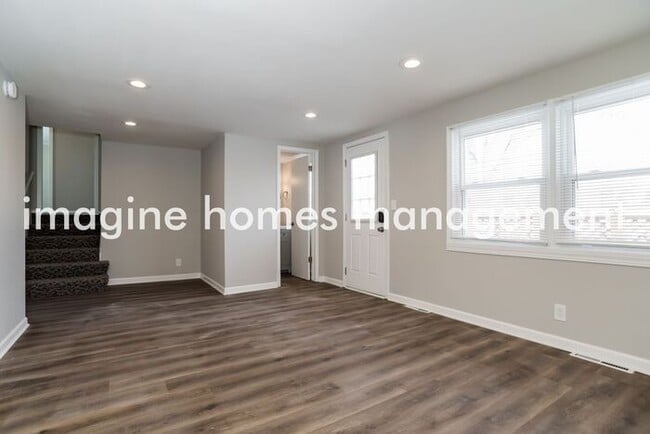 Building Photo - Remodeled 4 Bedroom Home in Overland Park!