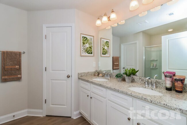 Building Photo - 116 Queenshall Rd