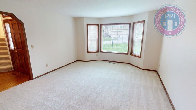 Building Photo - Room to Roam at Hidden Springs in West Linn! Pets OK!