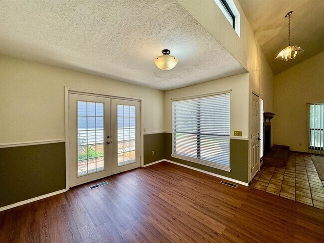 Building Photo - 428 Sundance Ln