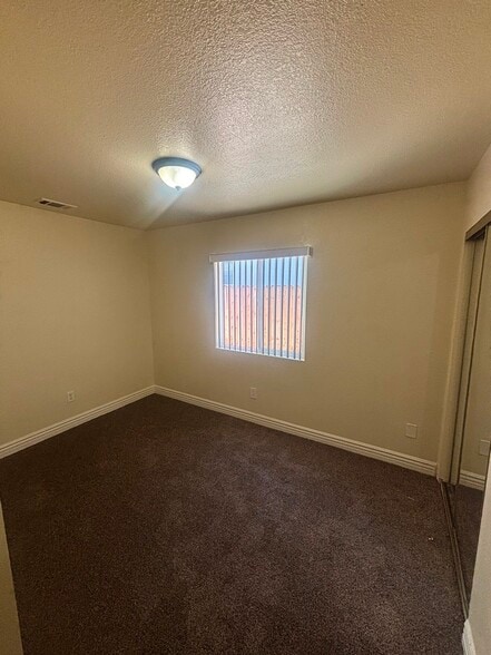 Building Photo - 325 E 60th St