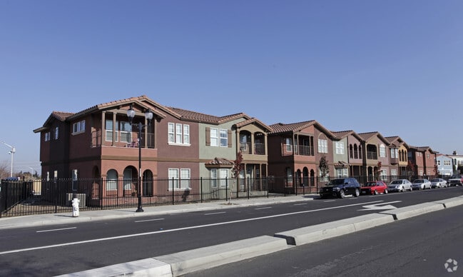 Primary Photo - La Almenara