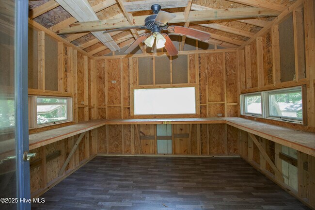 Building Photo - 906 N Glenwood Trail