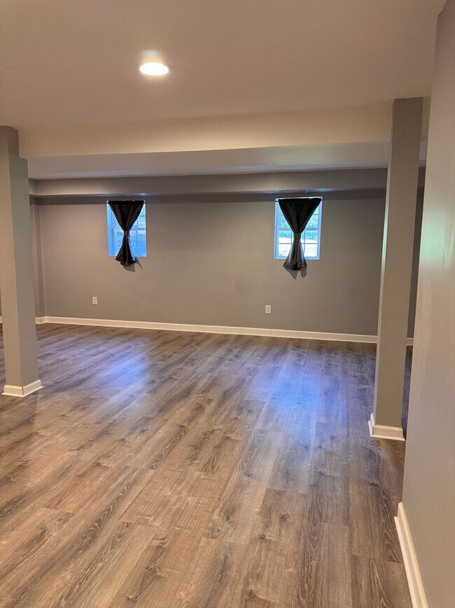 Building Photo - 3 Bedroom || 2.5 Bathroom Single Family Home