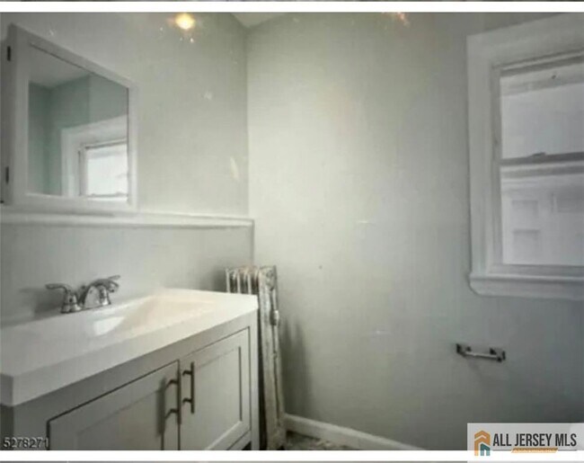 Building Photo - 737 Kensington Ave