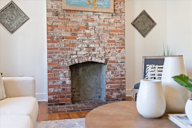 Building Photo - 1411 10th Ave N