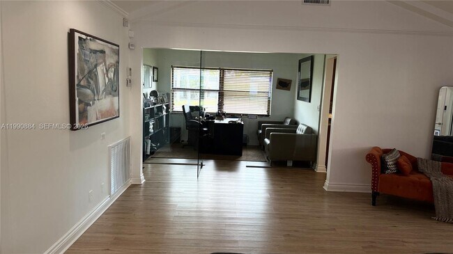 Building Photo - 4905 Bayberry Ln