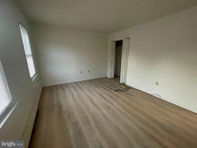 Building Photo - 203 Cross Keys Dr
