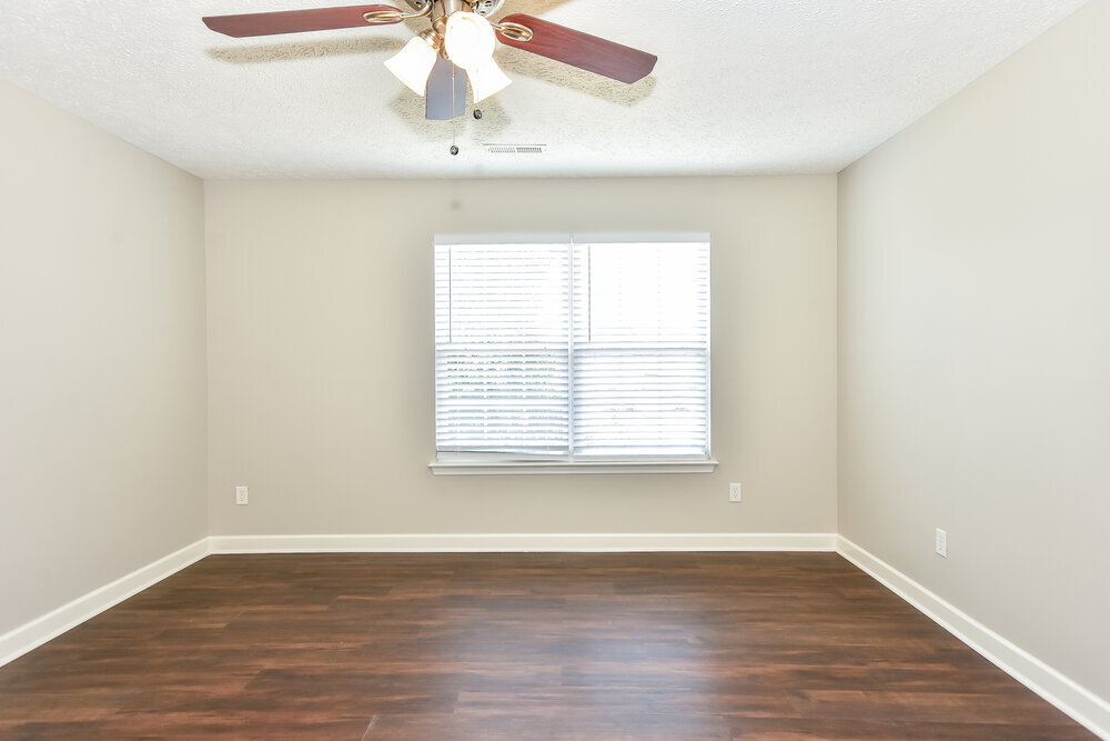 Building Photo - 8032 Meadowview Ln