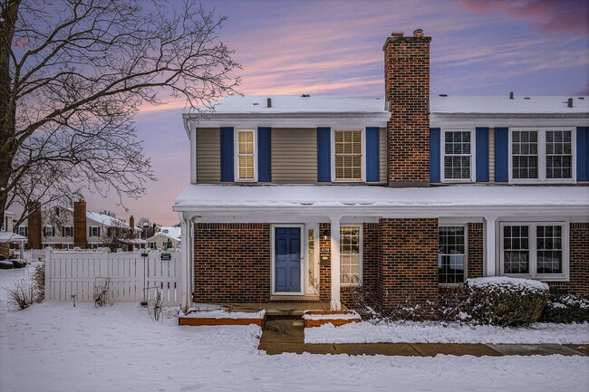 Building Photo - 42198 Roscommon St