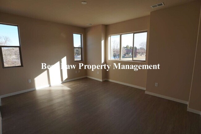 Building Photo - Newer Townhome in Lakewood!!