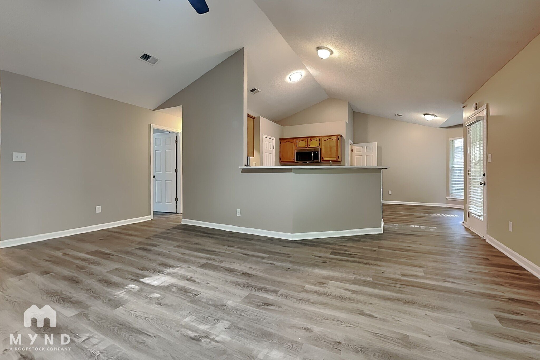 Building Photo - 10374 Cottage Oaks Dr