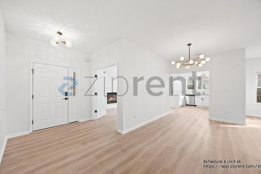 Building Photo - 952 Heathland Dr