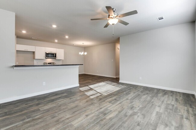 Building Photo - 653 Blackland dr
