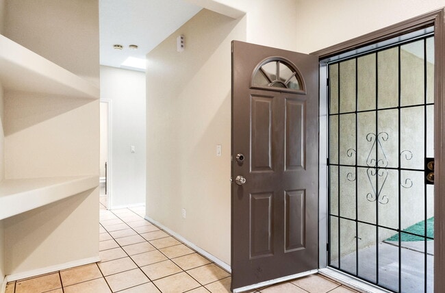 Building Photo - 1221 Paisano St NE