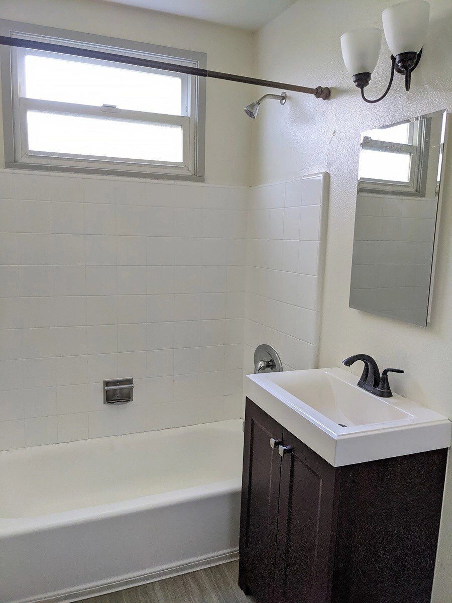 Building Photo - 6127 Romaine St