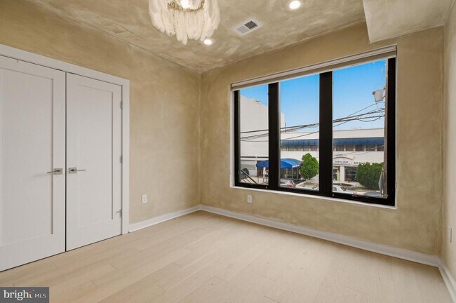 Building Photo - 531 Kennedy St NW