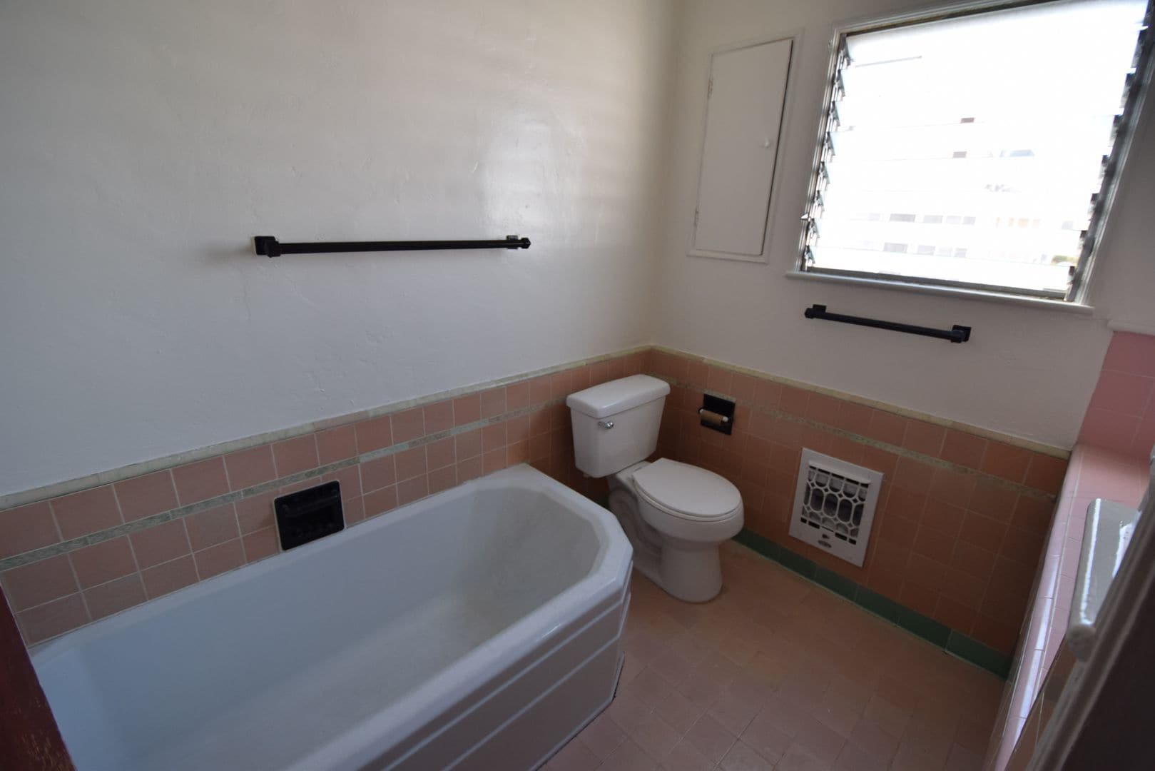 Building Photo - 1008 Orange Grv Ave