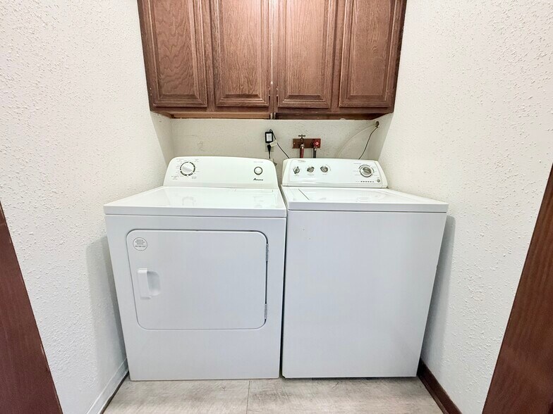 Laundry - 204 E Elm St