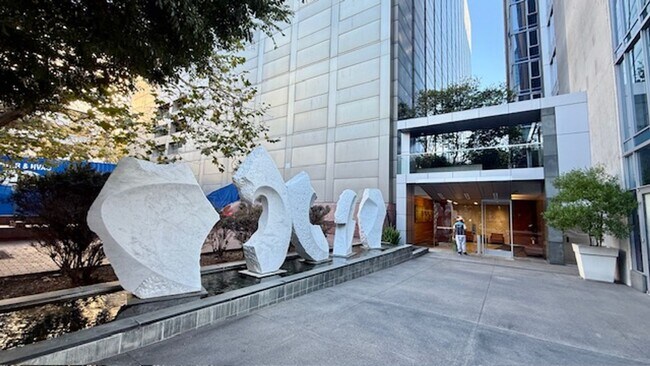 Building Photo - 2BR 2BA @ The BLU in SOMA/South Beach -AMSI