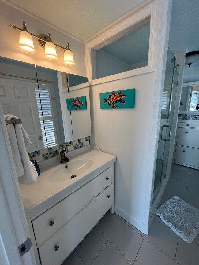 Bathroom - 828 White St