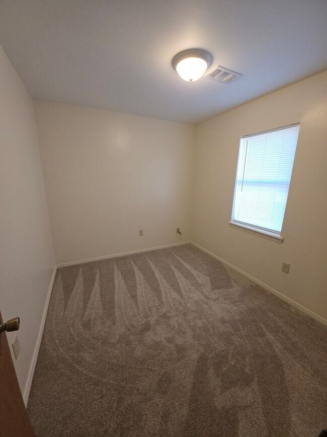 Building Photo - 1009-1023 W. 12TH