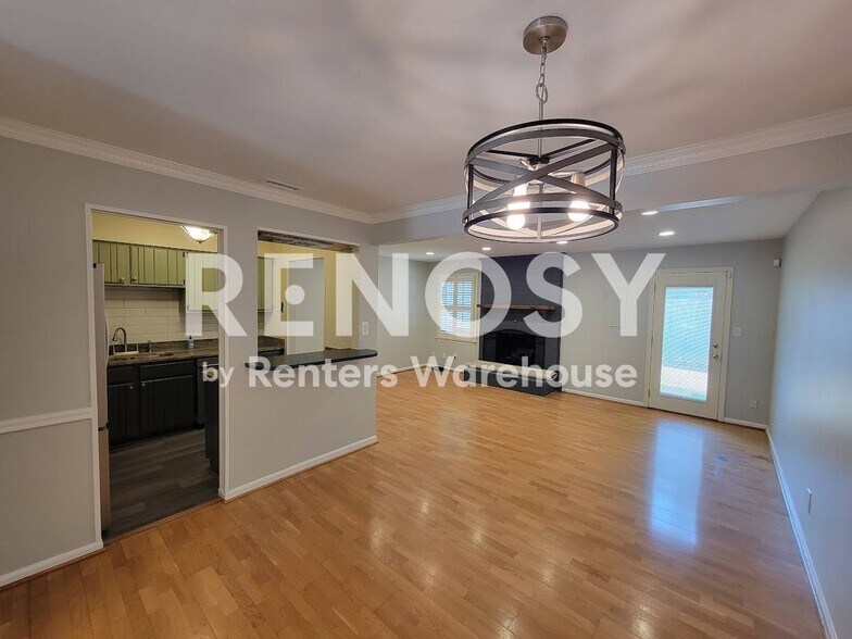 Building Photo - 914 Wildwood Square Ct