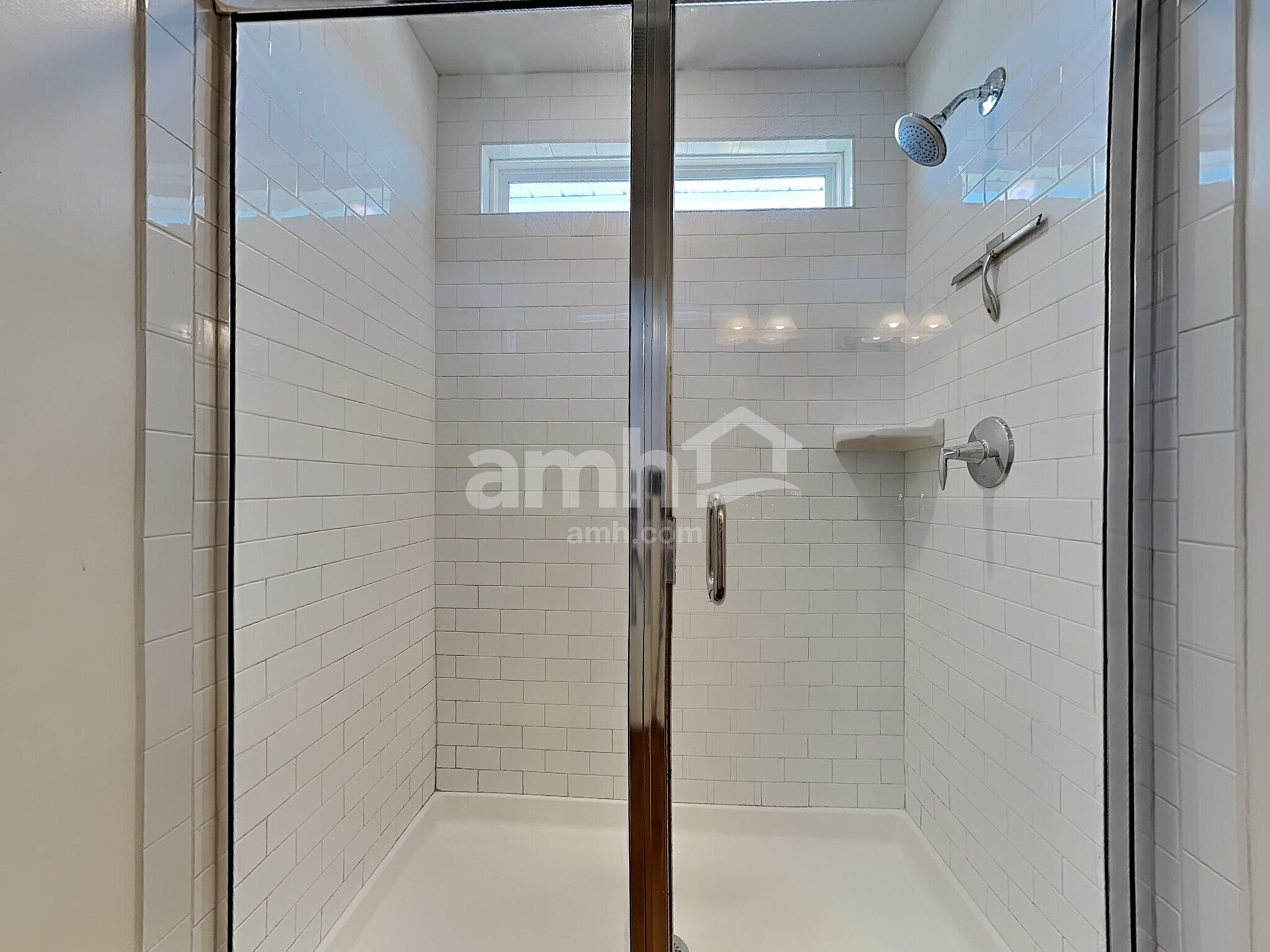 Building Photo - 243 Dogwood Cir