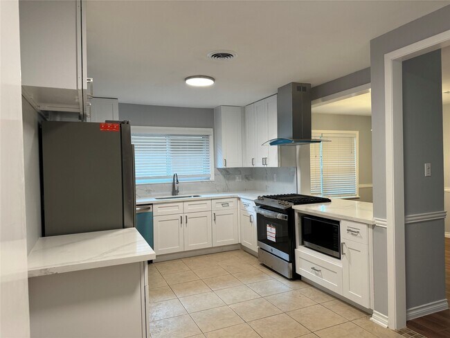 Building Photo - 501 Wilmington Dr