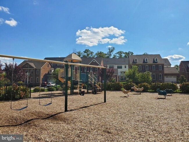 Building Photo - 411 Greenebaum Ln