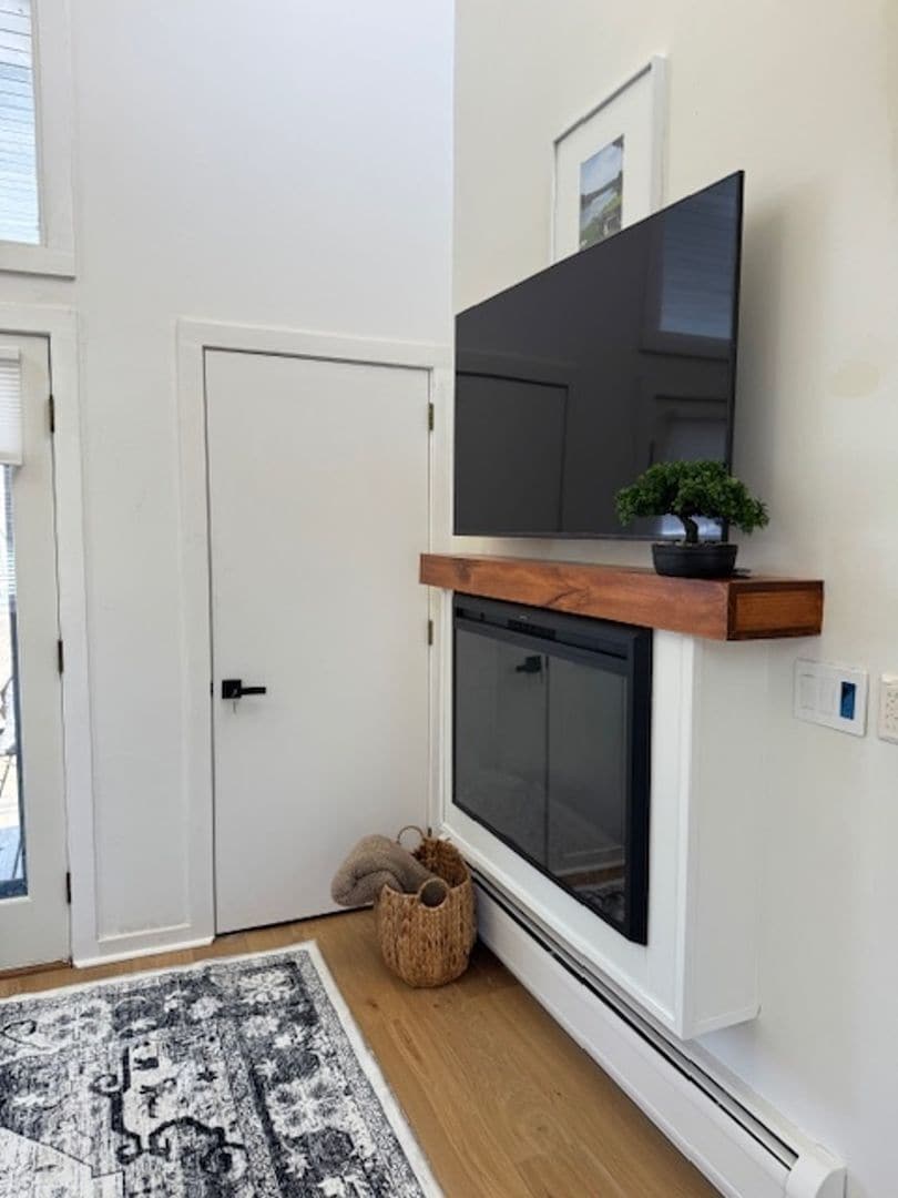 Building Photo - 148 E Hill Rd