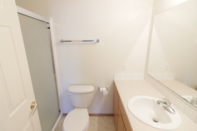 Building Photo - 3 Bedroom 2.5 Bathroom  Townhome