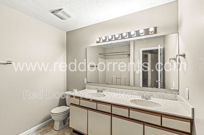 Building Photo - 10857 Cedar Pine Dr