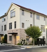 Building Photo - Modern Living in the Heart of Downtown Cam...