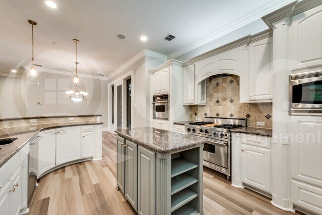 Building Photo - 5224 Longvue Dr