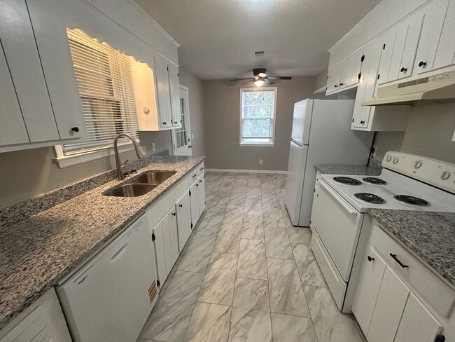 Building Photo - 7513 Mountainbrook Dr
