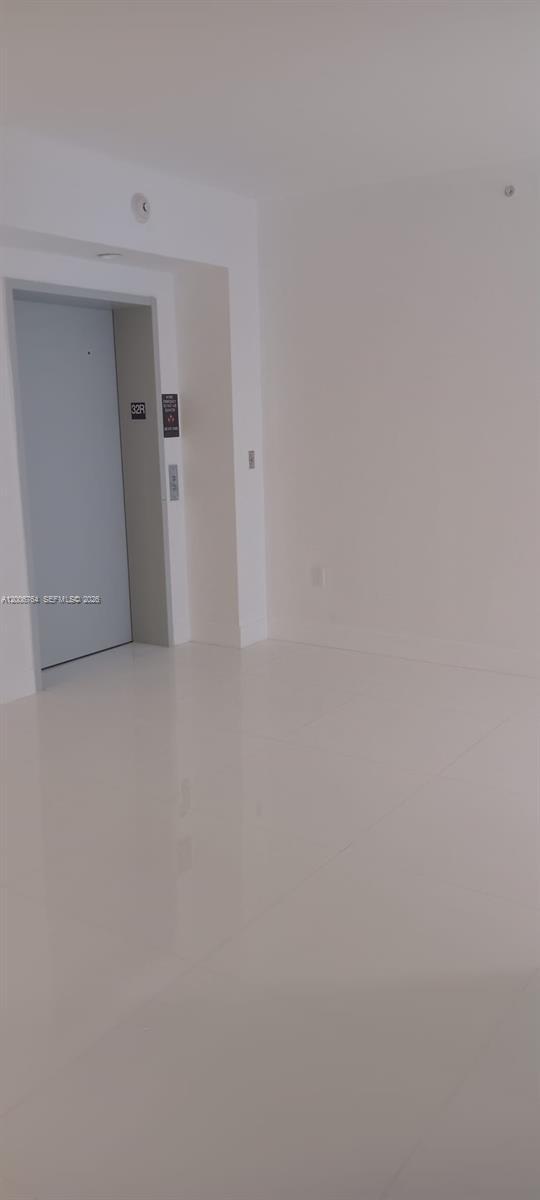 Building Photo - 1010 Brickell Ave