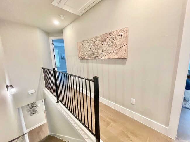 Building Photo - 311 E Evergreen St