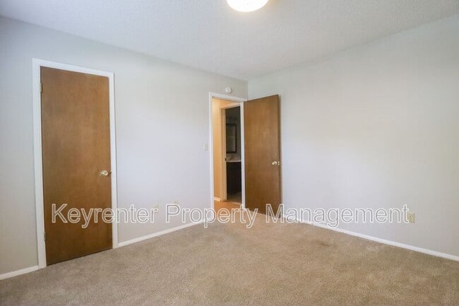 Building Photo - 6135 S Troost Ave
